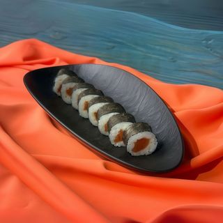 Макі з лососем (150г)