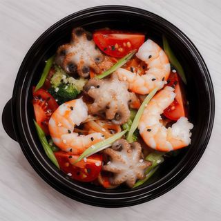 Локшина з морепродуктами та овочами (350г)