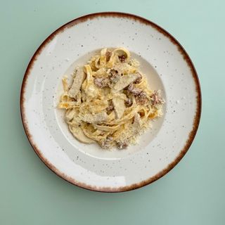 Паста вершкова з сезонними лисичками та куркою (300g)