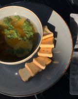 Курячий бульон з грінками