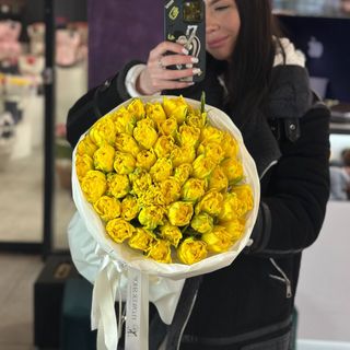 51 яскраво жовтий піоновидний тюльпан