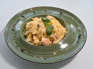 Фетучінi  з куркою  I грибами
