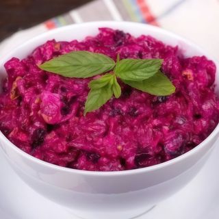 Буряковий салат із майонезом та часником