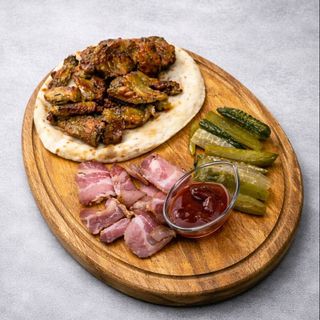 Гаряча дошка свиних реберець та курячих крилець.1305г.