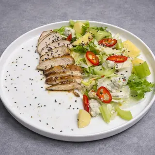Салат з куркою та сиром дор блю (250г.)