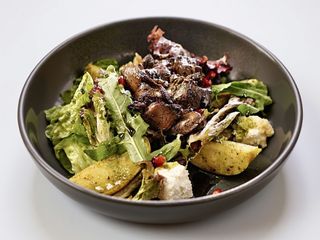 Салат з курячою печінкою і козячим сиром (220 г)