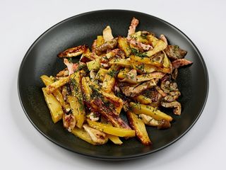 Картопля смажена з грибами та беконом