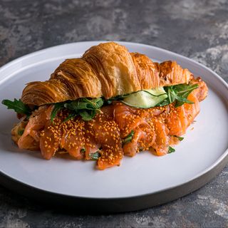 Круасан з фореллю (230г)