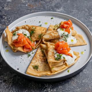 Млинці з фореллю та крем-сиром (310 г)