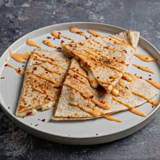 Кесадилья з пастрамі індички та сиром (300г)
