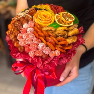 Мікс сухофруктів в подарунковій коробці