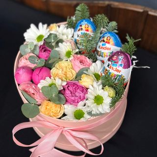 Різдвяний бокс з Kinder Surprise