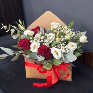 Композиція квітів Red Charm