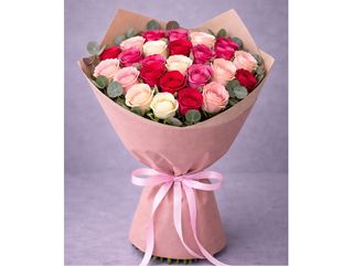 Букет з 25 троянд мікс кольорів