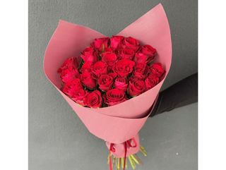 Букет з 25 червоних троянд