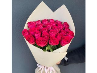 Букет з 25 малинових троянд