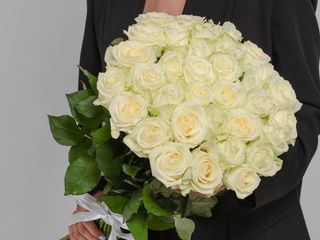 Букет з 35 білих троянд