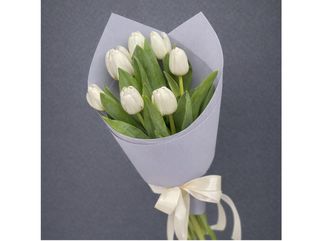 Букет з 7 білих тюльпанів
