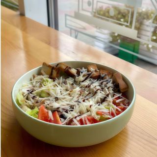 Салат з куркою-гриль