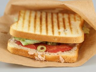 Тост з тунцем