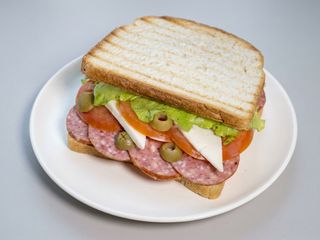 Тост з салямі