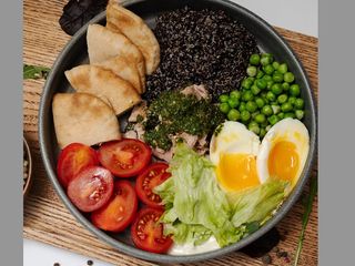 Боул з тунцем