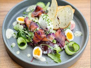 Цезар з лососем та крем сиром