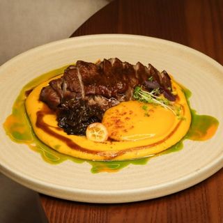 Качина грудка на батато-моркв'яному пюре