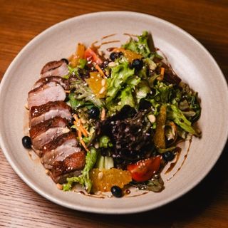 Салат з качиною грудкою