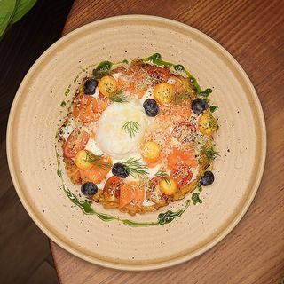 Оладка з цукіні та лососем