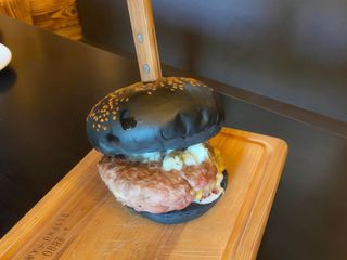 Бургер Чорний Три Сири (340г)