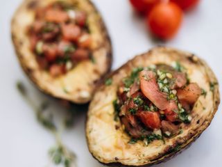 Авокадо з Томатною сальсою (1шт)