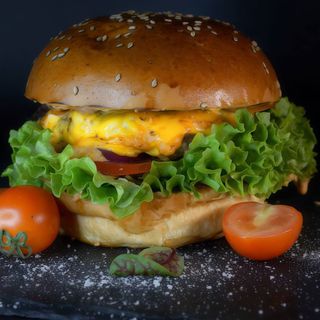 Бургер з яловичиною та беконом