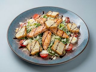 Салат Цезар з лососем (250г)