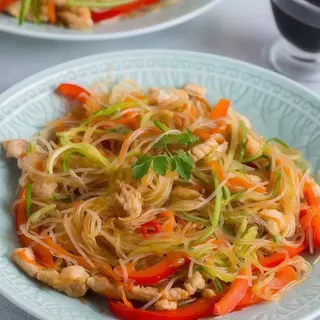 Фунчоза з куркою та овочами 