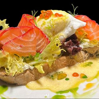 Брускета Deluxe з пряним лососем