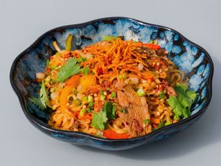 Локшина з курчам та овочами (300г)