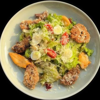 Салат з курячою печінкою та філе