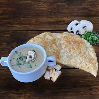 Чебурек з куркою та суп грибний