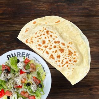 Янтик з куркою та салат Грецький