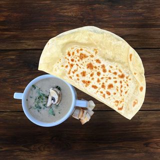 Янтик з куркою та суп грибний