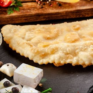 Чебурек з куркою та сиром фета