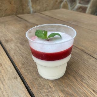 Панна котта з полуницею (150г)