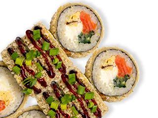 Смажений рол з лососем