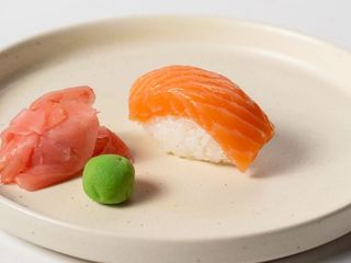 Нігірі з ніжним лососем