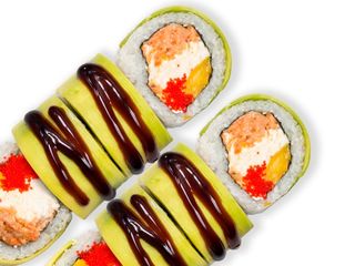 Авокадо рол з лососем та манго