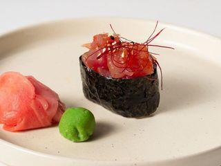 Гункан з тунцем спайсі