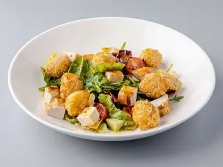 Салат з куркою та бебі моцарелою фрі (300г)