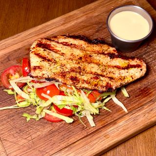 Філе індички з овочевим салатом