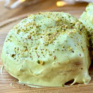 Сінабон з фісташковим кремом